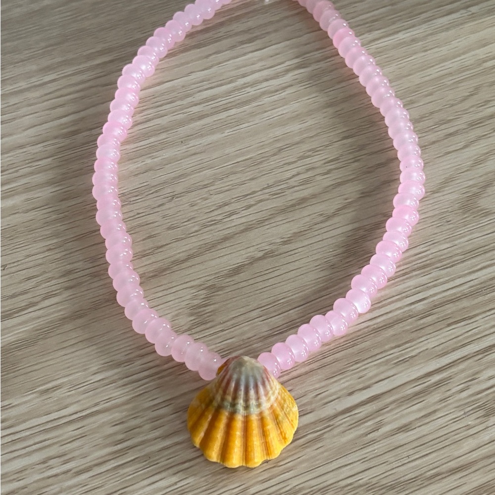 Handmade Hawaiian Sunrise Shell Necklace with pink glass beads